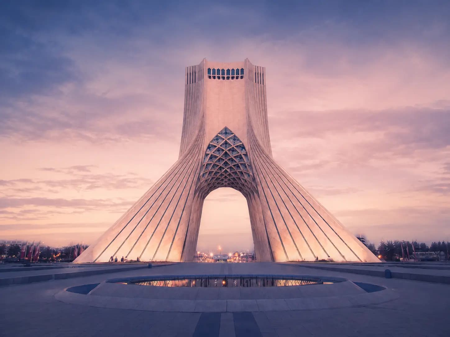 نمای شهری نزدیک فروشگاه پرستیا